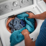 Lavadora de carga superior de 55 libras ExtraPower 7MMVW5430PW - Imagen 13