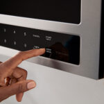 Microondas empotrable WiFi de 1.1 pies MMMF8030PZ - Imagen 14